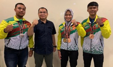 Tiga Mahasiswa Unilak Penyumbang Medali Riau di PON XX Papua Terima Bonus dari Gubri