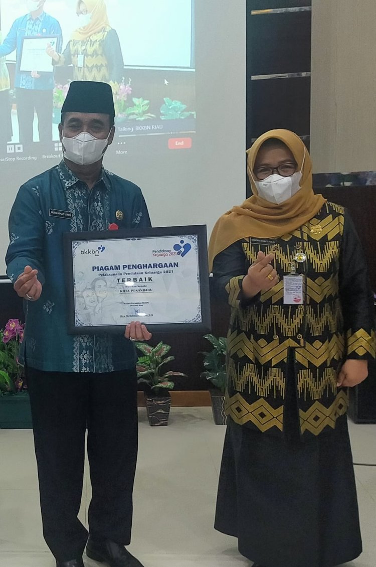 Pemko Pekanbaru Raih Penghargaan Pendataan Keluarga Terbaik di Riau