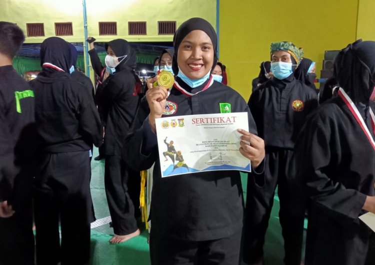 Mahasiswa Fekon Unilak Deya Ananda Putri Raih Juara I Pencak Silat Kejurda Kampar 2021