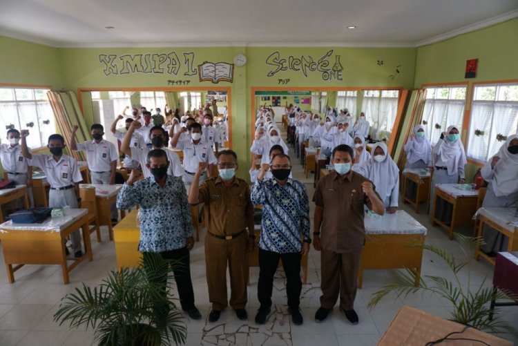 Jemput Calon Mahasiswa Baru, Rektor Unilak MoU dengan SMA 16 Pekanbaru