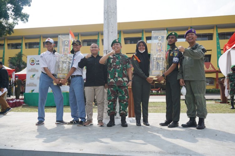 SMK 4 Pekanbaru dan SMK Taruna Satria Juarai Lomba Keterampilan Baris Berbaris