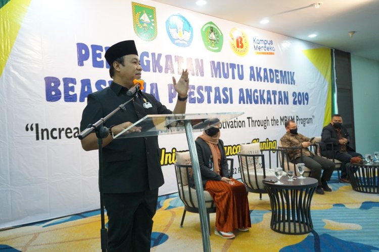 Minta Tingkatkan Nilai Akademik, Ketua DPRD Riau Yulisman Motivasi Mahasiswa Unilak