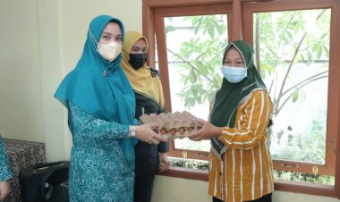 TP PKK Siak Salurkan Bantuan Sembako dari BRK untuk 40 Warga Kerinci Kanan 