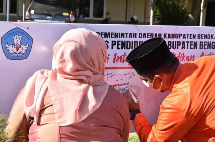 Peringati Hardiknas, Pemkab Bengkalis Deklarasi Anti Narkoba
