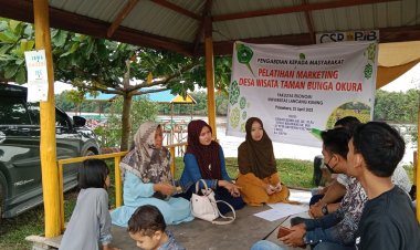 Dosen Fekon Unilak Beri Pelatihan Marketing Desa Wisata Taman Bunga Okura