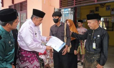 Bujang Kampung  di Mengkapan,  Pelayanan Publik Dalam Genggaman 