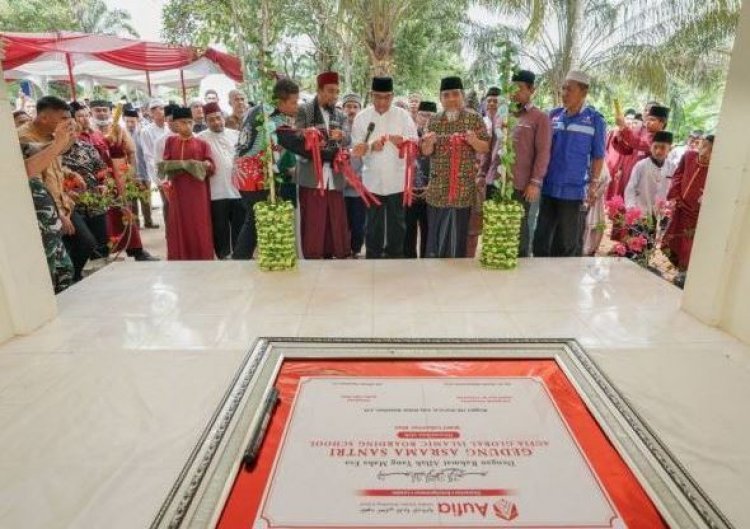 Wagubri Resmikan Asrama Santri Aufia Global Islamic Boarding School Riau