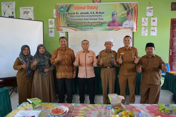 Rektor Unilak MoU dengan Empat Sekolah di Kecamatan Koto Kampar Hulu