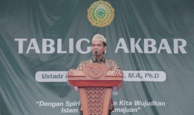 Ustadz Abdul Somad Serukan Gerakan Wakaf Saat Tabligh Akbar di UMRI