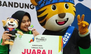 Atlet Karate Queen Laila Zuqi Sumbangkan Medali Perak Bagi UIN Suska Riau di PESONA I PTKN 2022