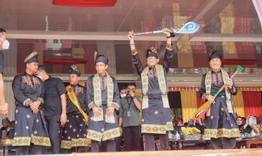 Menteri Pariwisata dan Ekonomi Kreatif Buka Festival Pacu Jalur 2022 di Teluk Kuantan