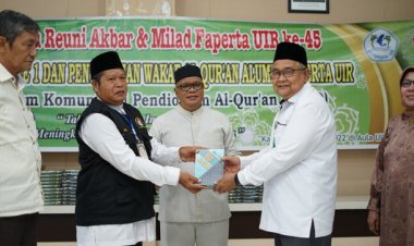 IKA Faperta UIR Berikan Wakaf 483 Al Quran
