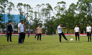 Rektor UIR Buka Turnamen Sepak Bola Antar Mahasiswa