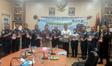 Polbeng Terima Hibah Buku Kamus Pelayaran dari KSOP Kelas I Tanjung Balai Karimun