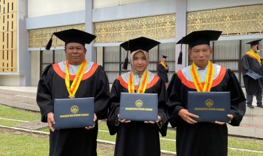 Wakil Rektor I Unilak Zamzami Wisuda Program Doktor Universitas Negeri Padang