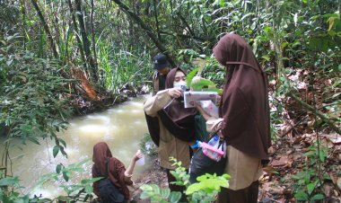 Siswa SMA IT Imam Syafii 2 Pekanbaru Praktek Lapangan di Arboretum Unilak