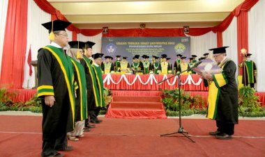 Kukuhkan Empat Guru Besar, Unri Sudah Miliki 86 Guru Besar