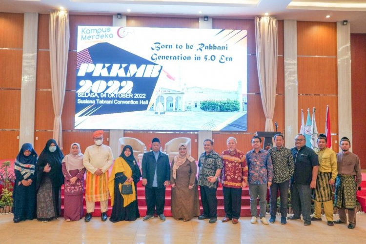 Dibuka Susiana Tabrani, 812 Mahasiswa Baru Universitas Abdurrab Ikuti PKKMB 2022