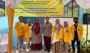 Tim Prodi Teknik Sipil Unilak Renovasi Lantai dan Toilet Posyandu Mekar Kuntum Bau Semerbak