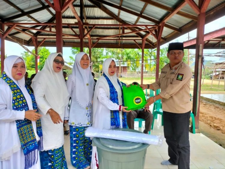 BKMT Kampar Serahkan Alat Penyelenggaraan Jenazah kepada Masyarakat Sungai Rambai