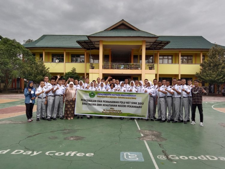 Dosen Magister Ilmu Lingkungan Unilak Sosialisasi Program Folu Net Sink 2030 di SMKN Kehutanan