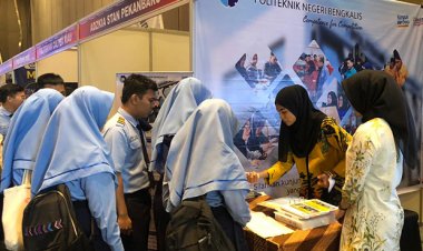 Stand Polbeng di Sumatra Education dan Techno Expo Ramai Dikunjungi Siswa