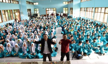 Rektor Unilak Dr Junaidi Motivasi Ratusan Siswa SMK 4 Pekanbaru Untuk Kuliah