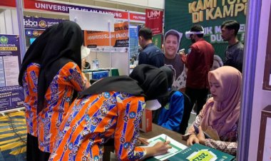 Stand UIR di Sumatra Education & Techno Expo 2023 Dipadati Calon Mahasiswa Baru