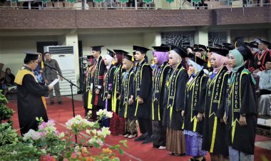 Rektor Prof Khairunnas Rajab Serahkan 800 Alumni kepada Ketua IKA UIN Suska Riau