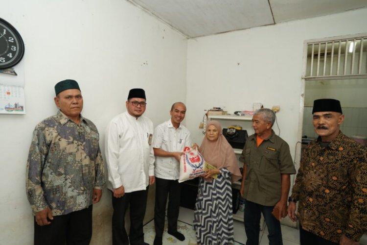 Program Jumat Berkah, UIR dan LBP2AR Datangi Masyarakat Kurang Mampu