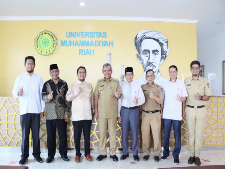 Pj Bupati Kampar Kamsol Silaturahmi dengan Rektor dan Civitas UMRI