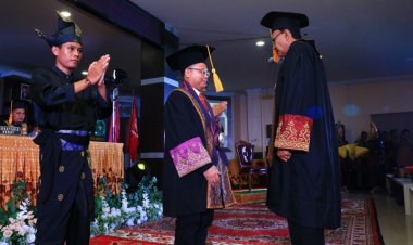 Dikukuhkan Jadi Guru Besar Unilak, Prof Junaidi Jalani Prosesi Tepung Tawar