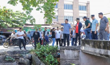 Minta Benahi Drainasenya, Pj Wali Kota Pekanbaru Tinjau Progres Overlay Jalan Suka Karya