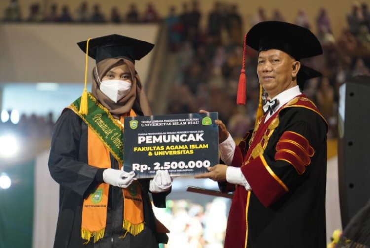 Sandang Predikat Cumlaude, Irena Maharani Lulus Sarjana dengan IPK 3,96