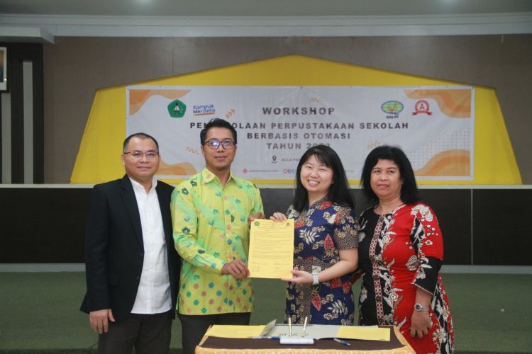 Universitas Lancang Kuning Jalin Kerjasama Bantu Perpustakaan 25 Sekolah Swasta di Riau