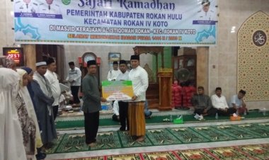 Wabup Rohul Salurkan Dana Zakat Untuk Kecamatan Rokan IV Koto Rp 244 Juta Lebih
