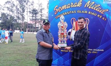 Tim Unilak Raih Juara Tiga Turnamen Sepak Bola Milad UIR ke-61