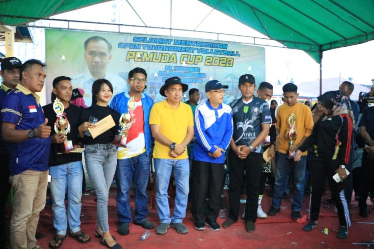 Ketua DPRD Inhil Tutup Open Turnamen Bola Voli Pemuda Cup 2023 di Teluk Pinang