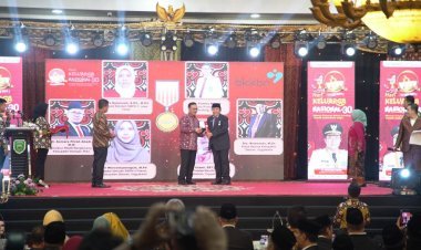 Bupati Rohul Terima Penghargaan Manggala Karya Kencana