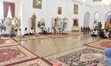 Bupati Bengkalis Kasmarni Khatam Bersama Santri Penghafal Quran