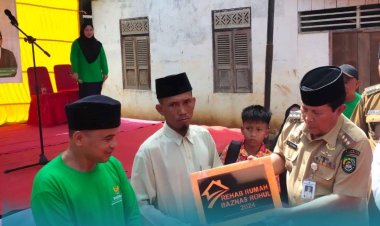 Bupati Rohul Serahkan Bantuan Program Pemberdayaan Usaha Masyarakat Kampung Zakat