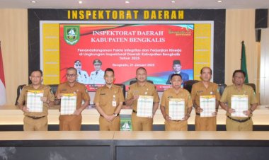 Inspektur Kabupaten Bengkalis Radius Akima Saksikan Penandatanganan Pakta Integritas dan Perjanjian Kinerja 2025 