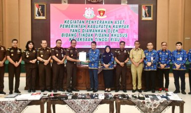 Pj Bupati Kampar Terima Pengembalian Aset Pemda Kampar dari Kejati Riau