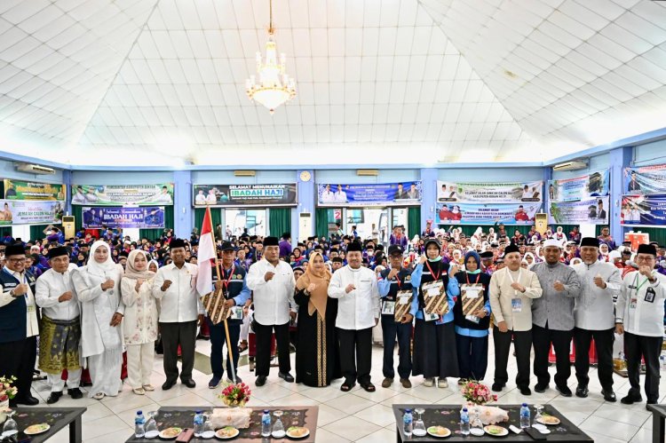 Bupati Bengkalis Lepas 164 CJH Kloter 12 Menuju Madinah