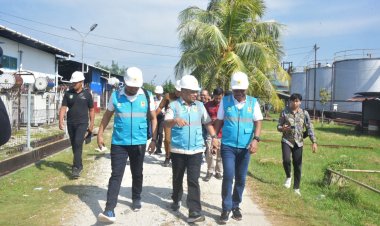 Wabup Bengkalis Bagus Santoso Tinjau PLTD Desa Pangkalan Batang, Janji Realisasi Kabel Listrik Bawah Laut