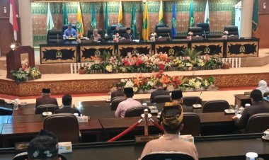 DPRD Riau Gerah Gubernur Sering Mangkir Saat Rapat Paripurna