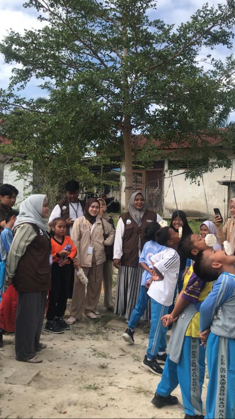 Semarakkan HUT RI ke-80, KKN-Mas Kelompok 100 UMRI Desa Rawang Kao Barat Gelar Aneka Lomba