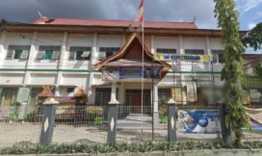 Kepala SMPN 2 Pekanbaru Bantah Siswa Beli Kursi