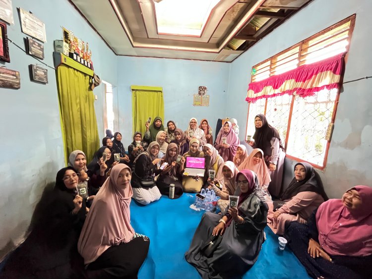 Mahasiswa KKN-MAs Kelompok 100 UMRI Ajari Warga Desa Rawang Kao Barat Bikin Teh Herbal dari Daun Kelor