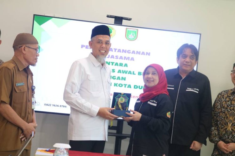 Wali Kota Dumai Paisal Tandatangani MoU Bersama Rektor Universitas Awal Bros, Jalin Kerja Sama di Tiga Bidang
